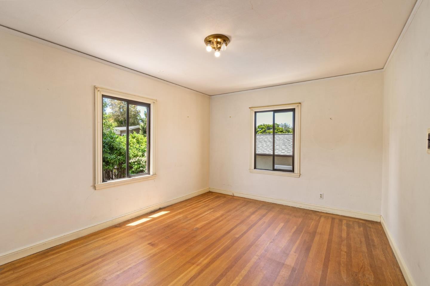 Detail Gallery Image 23 of 49 For 1317 Laguna Ave, Burlingame,  CA 94010 - 2 Beds | 1 Baths