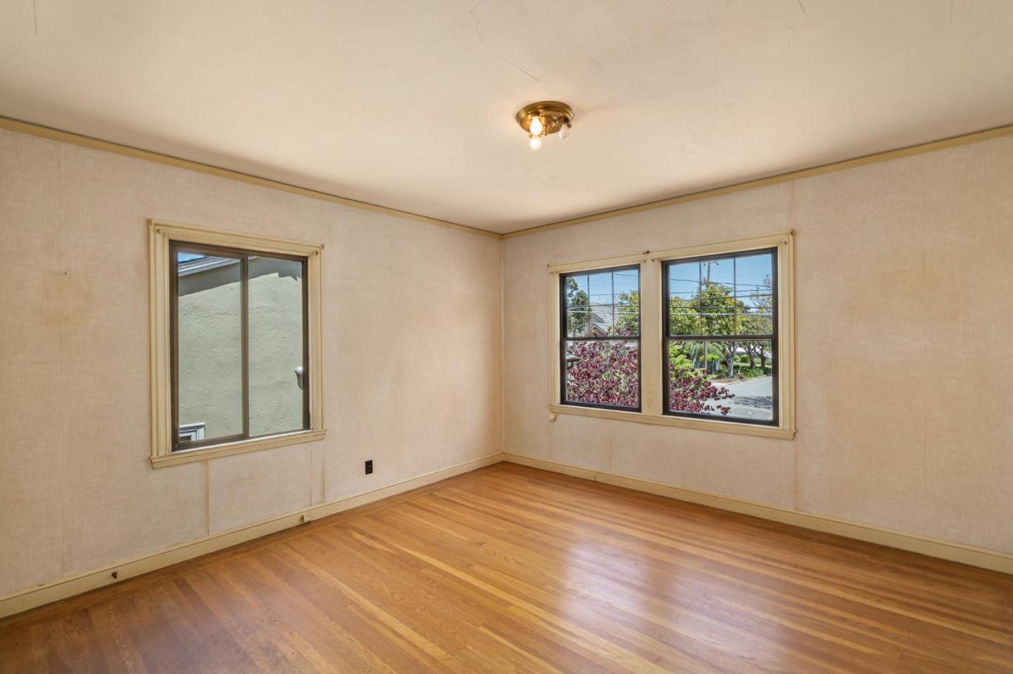 Detail Gallery Image 25 of 49 For 1317 Laguna Ave, Burlingame,  CA 94010 - 2 Beds | 1 Baths