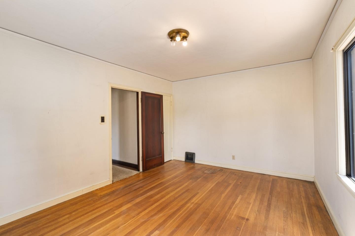 Detail Gallery Image 26 of 49 For 1317 Laguna Ave, Burlingame,  CA 94010 - 2 Beds | 1 Baths
