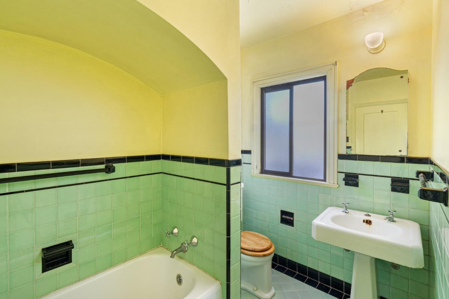 Detail Gallery Image 27 of 49 For 1317 Laguna Ave, Burlingame,  CA 94010 - 2 Beds | 1 Baths