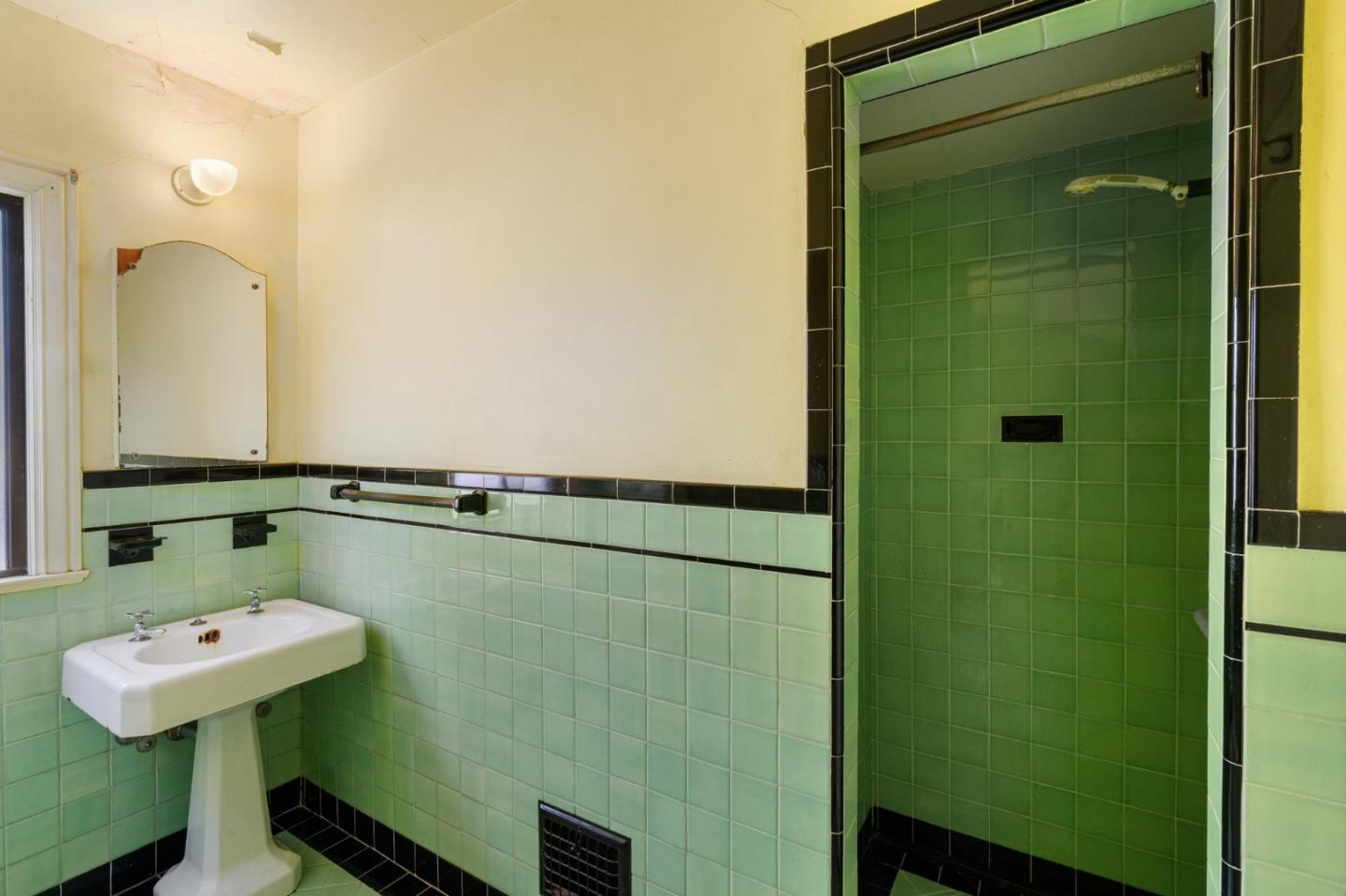 Detail Gallery Image 28 of 49 For 1317 Laguna Ave, Burlingame,  CA 94010 - 2 Beds | 1 Baths