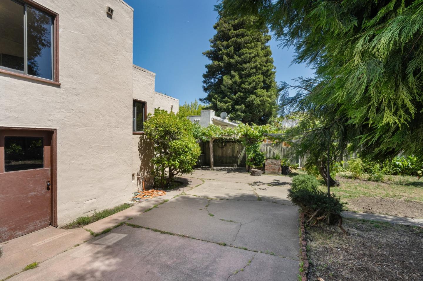 Detail Gallery Image 32 of 49 For 1317 Laguna Ave, Burlingame,  CA 94010 - 2 Beds | 1 Baths