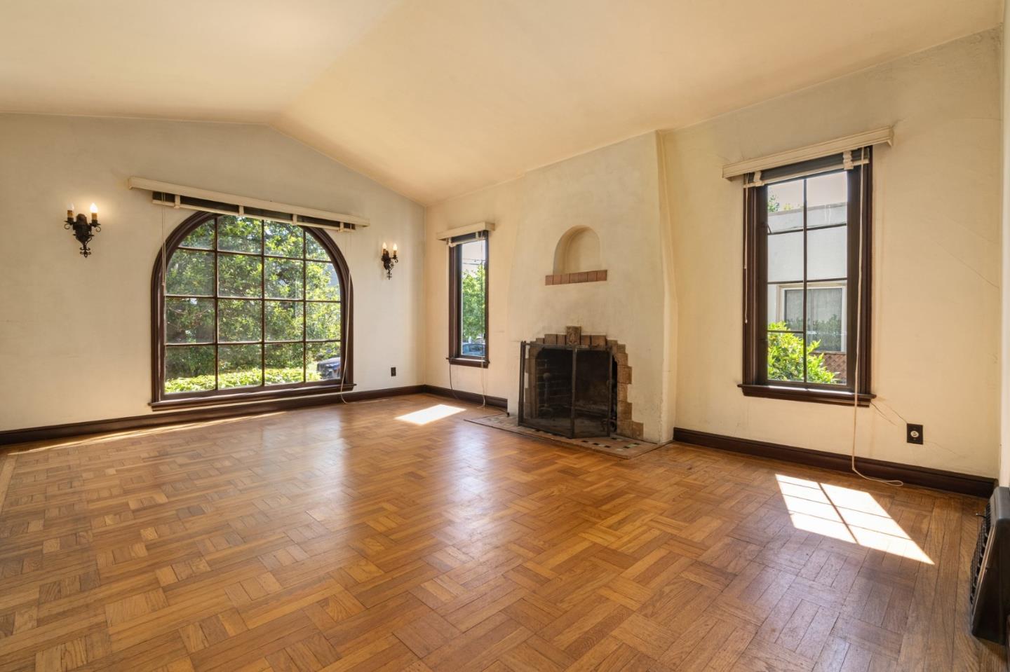 Detail Gallery Image 8 of 49 For 1317 Laguna Ave, Burlingame,  CA 94010 - 2 Beds | 1 Baths