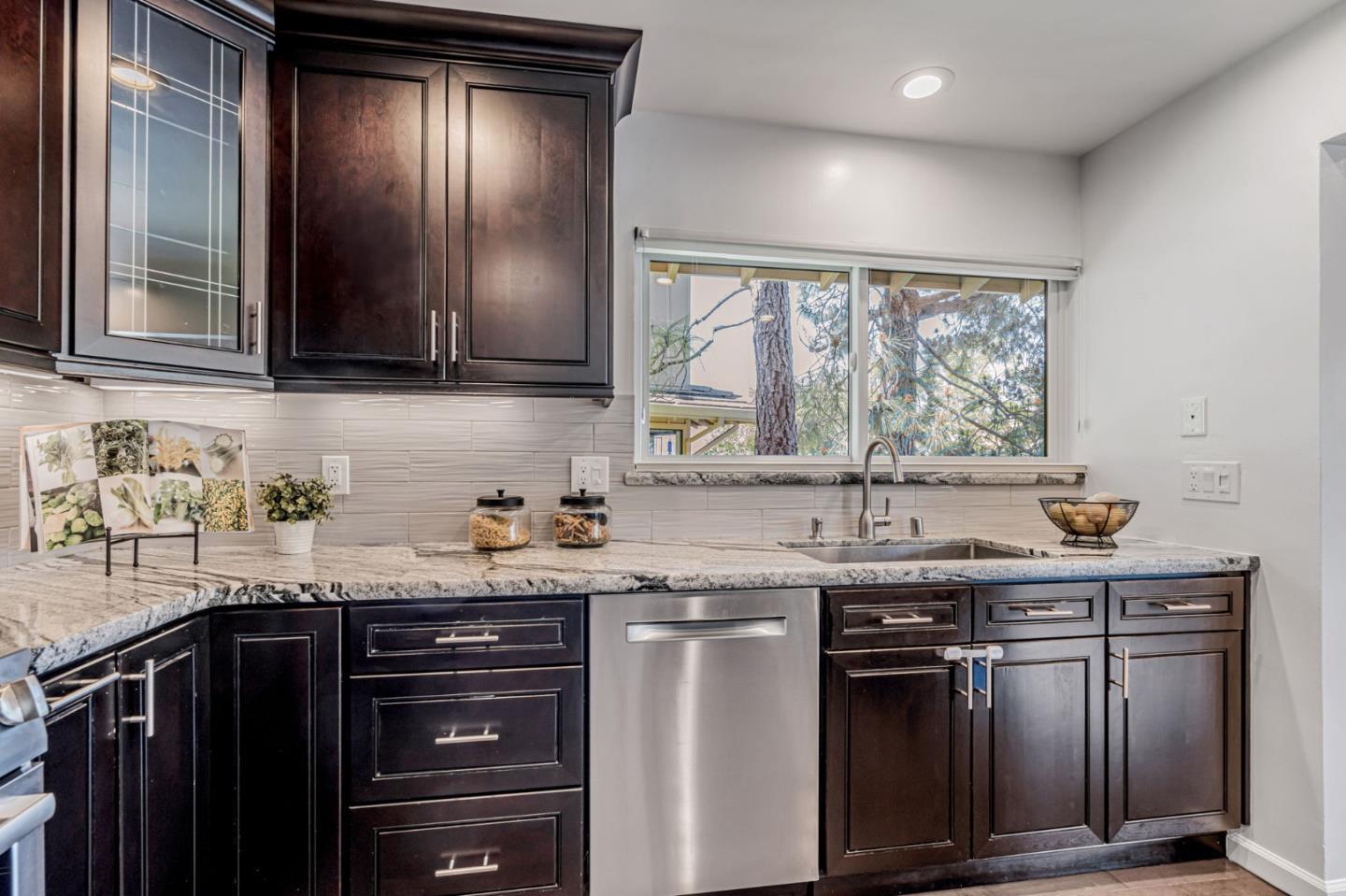 Detail Gallery Image 11 of 39 For 21 Calypso Ln, San Carlos,  CA 94070 - 3 Beds | 2/1 Baths