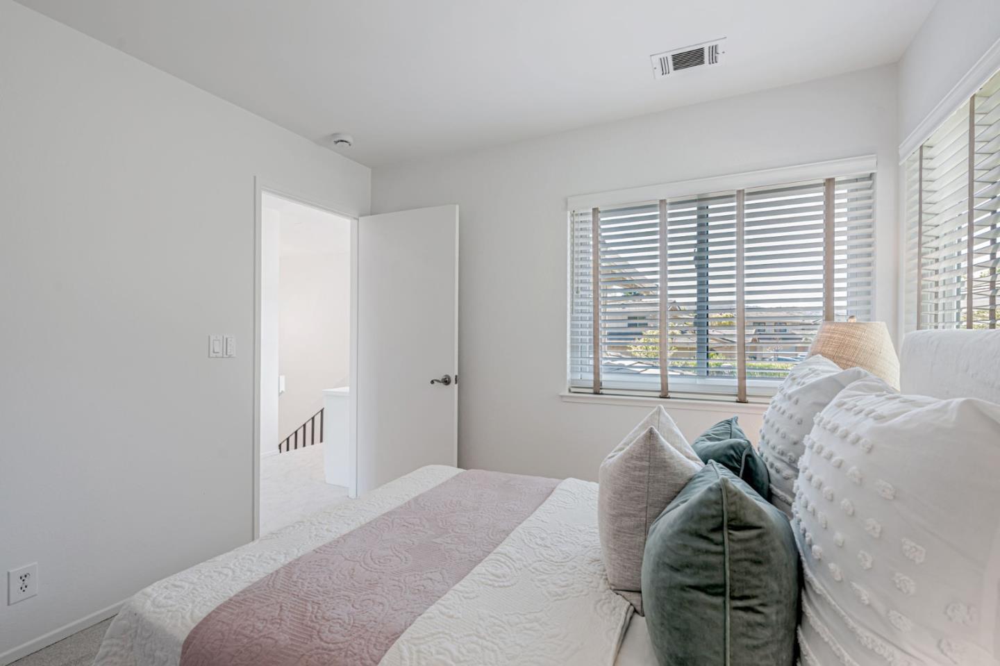 Detail Gallery Image 25 of 39 For 21 Calypso Ln, San Carlos,  CA 94070 - 3 Beds | 2/1 Baths