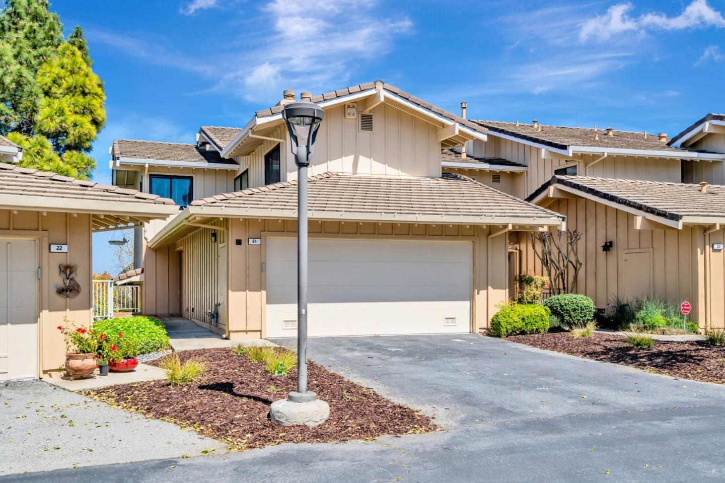 Detail Gallery Image 3 of 39 For 21 Calypso Ln, San Carlos,  CA 94070 - 3 Beds | 2/1 Baths