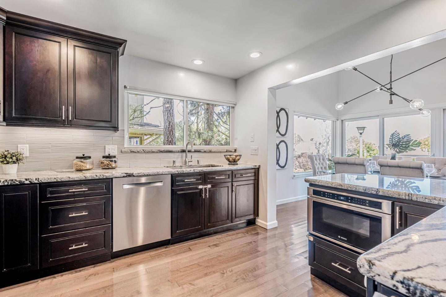 Detail Gallery Image 8 of 39 For 21 Calypso Ln, San Carlos,  CA 94070 - 3 Beds | 2/1 Baths