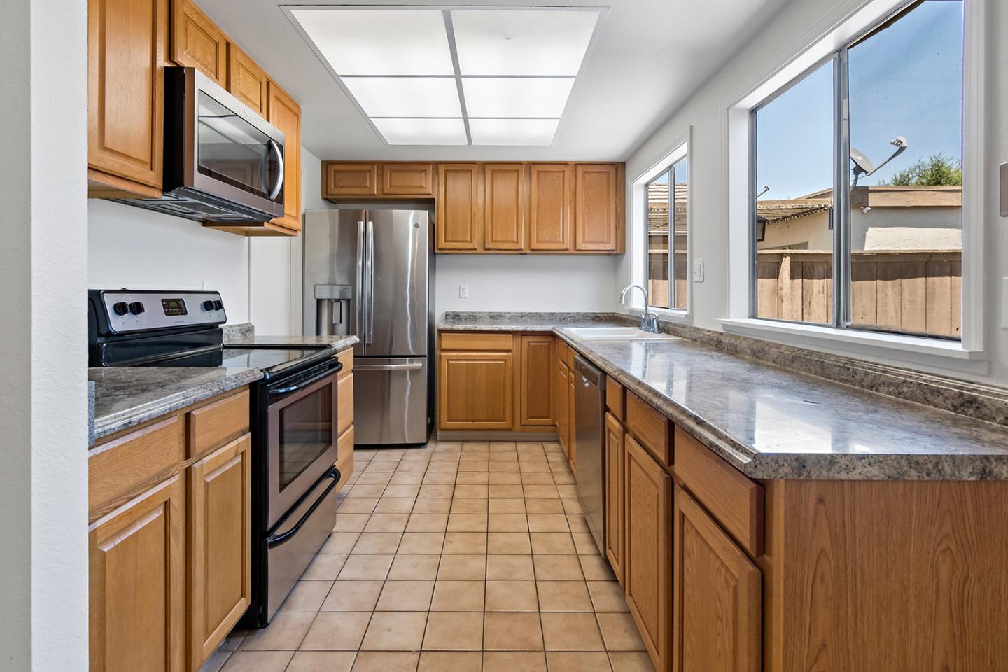 Detail Gallery Image 3 of 23 For 96 River Dr #2,  King City,  CA 93930 - 2 Beds | 2 Baths