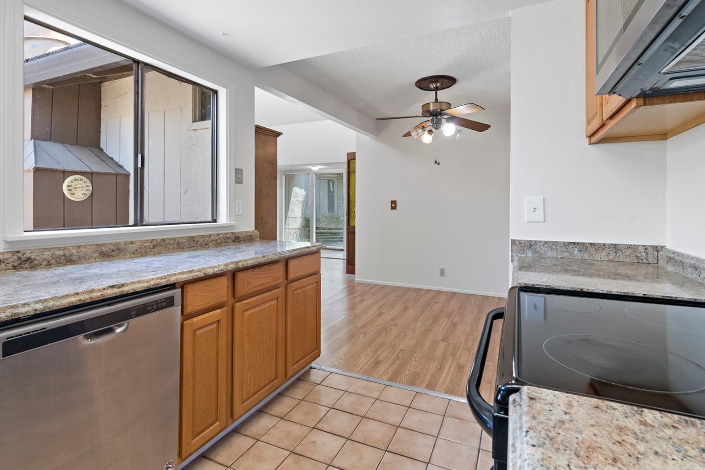 Detail Gallery Image 4 of 23 For 96 River Dr #2,  King City,  CA 93930 - 2 Beds | 2 Baths