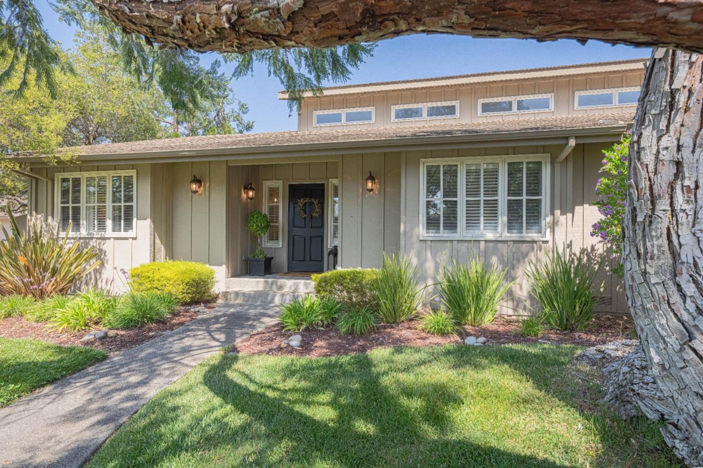 Detail Gallery Image 4 of 59 For 25547 Meadowview Circle, Corral De Tierra,  CA 93908 - 3 Beds | 3 Baths