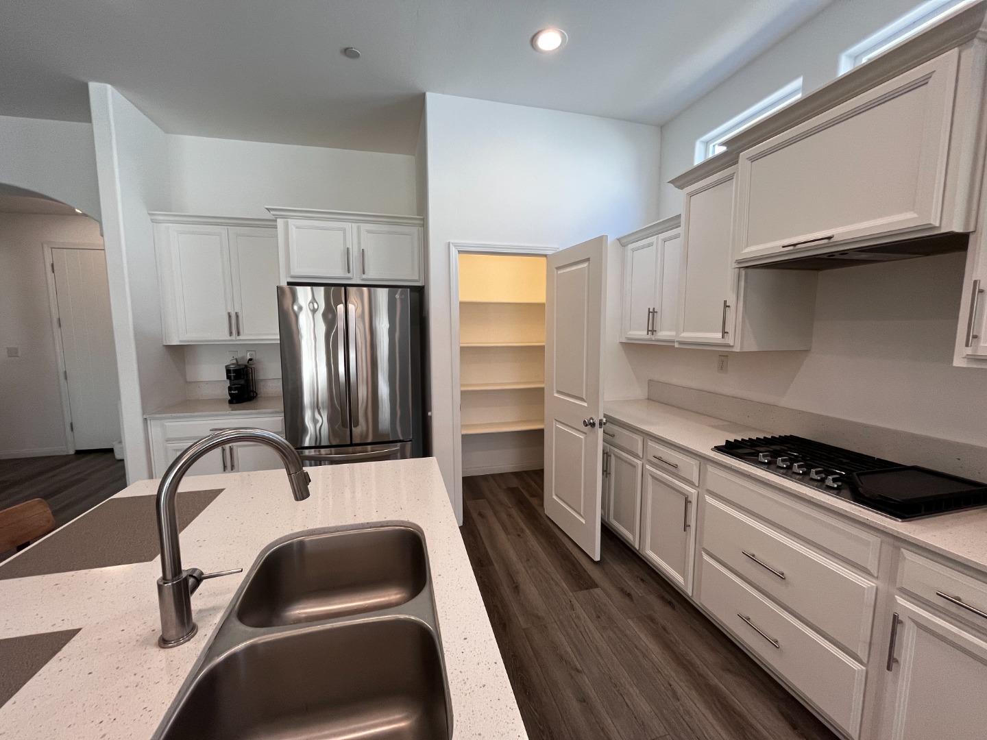 Detail Gallery Image 11 of 36 For 7122 Saddleback Canyon Rd, Bakersfield,  CA 93311 - 5 Beds | 3 Baths