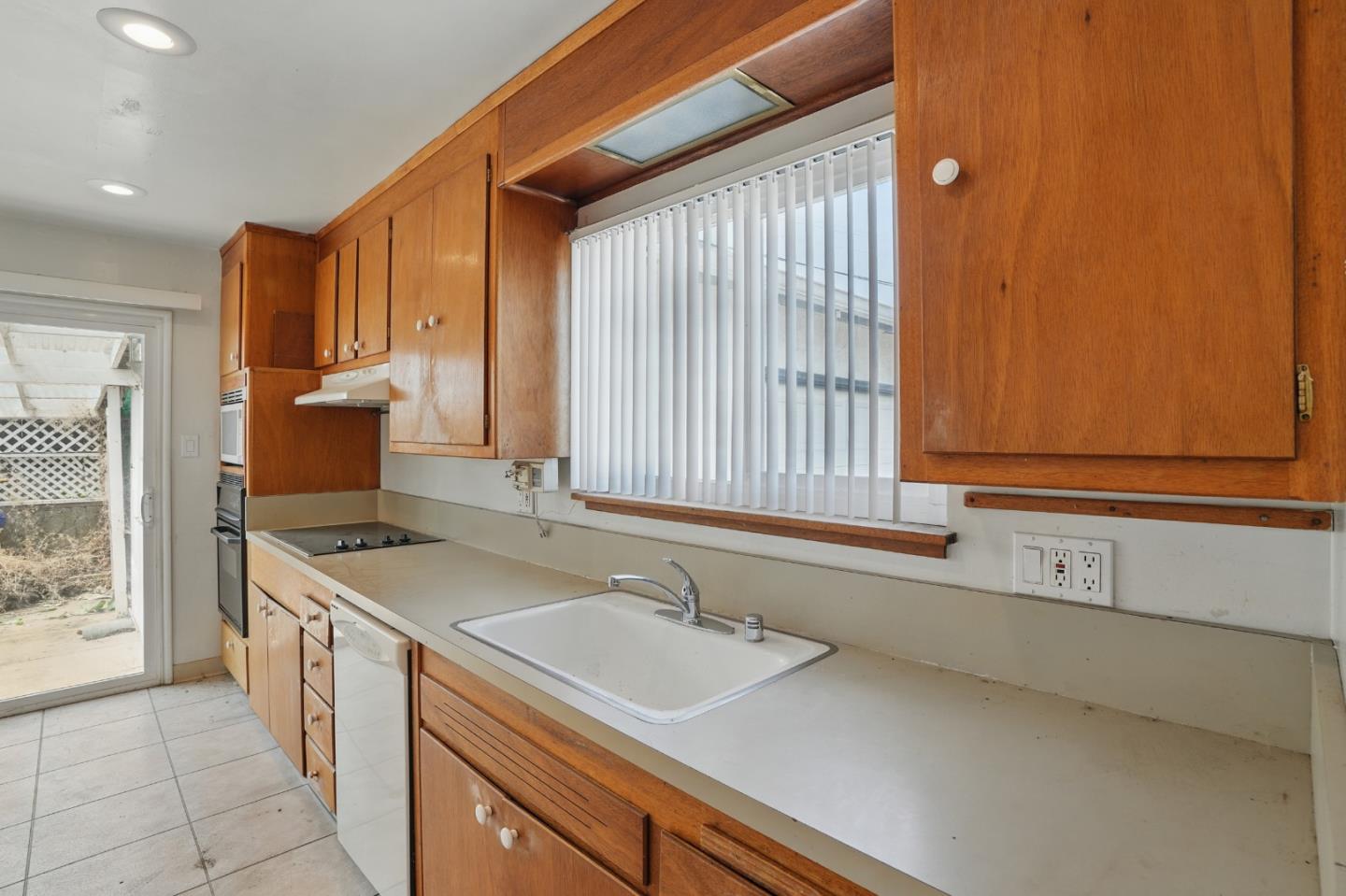 Detail Gallery Image 10 of 29 For 114 Bergwall Way, Vallejo,  CA 94591 - 3 Beds | 2 Baths