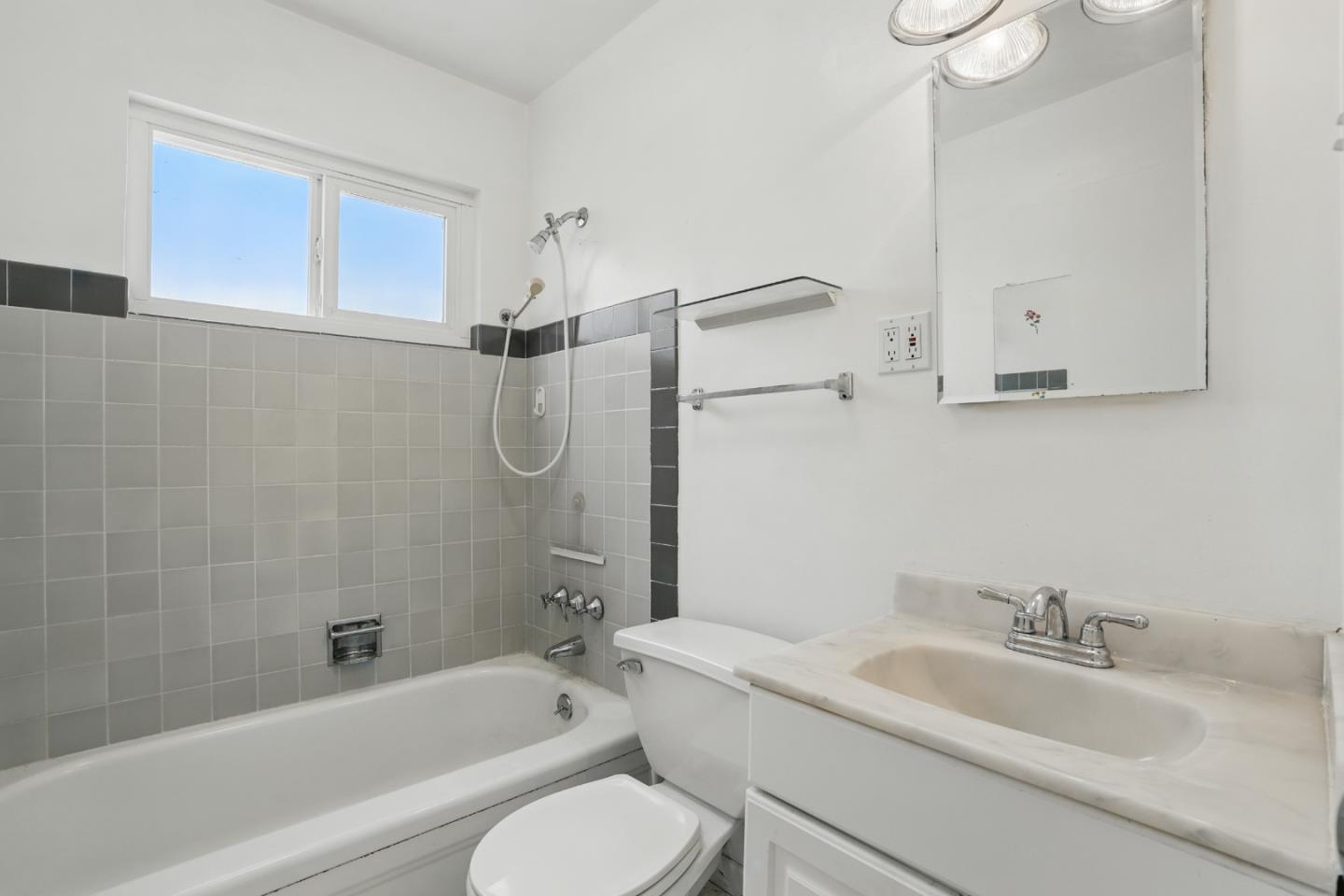 Detail Gallery Image 12 of 29 For 114 Bergwall Way, Vallejo,  CA 94591 - 3 Beds | 2 Baths