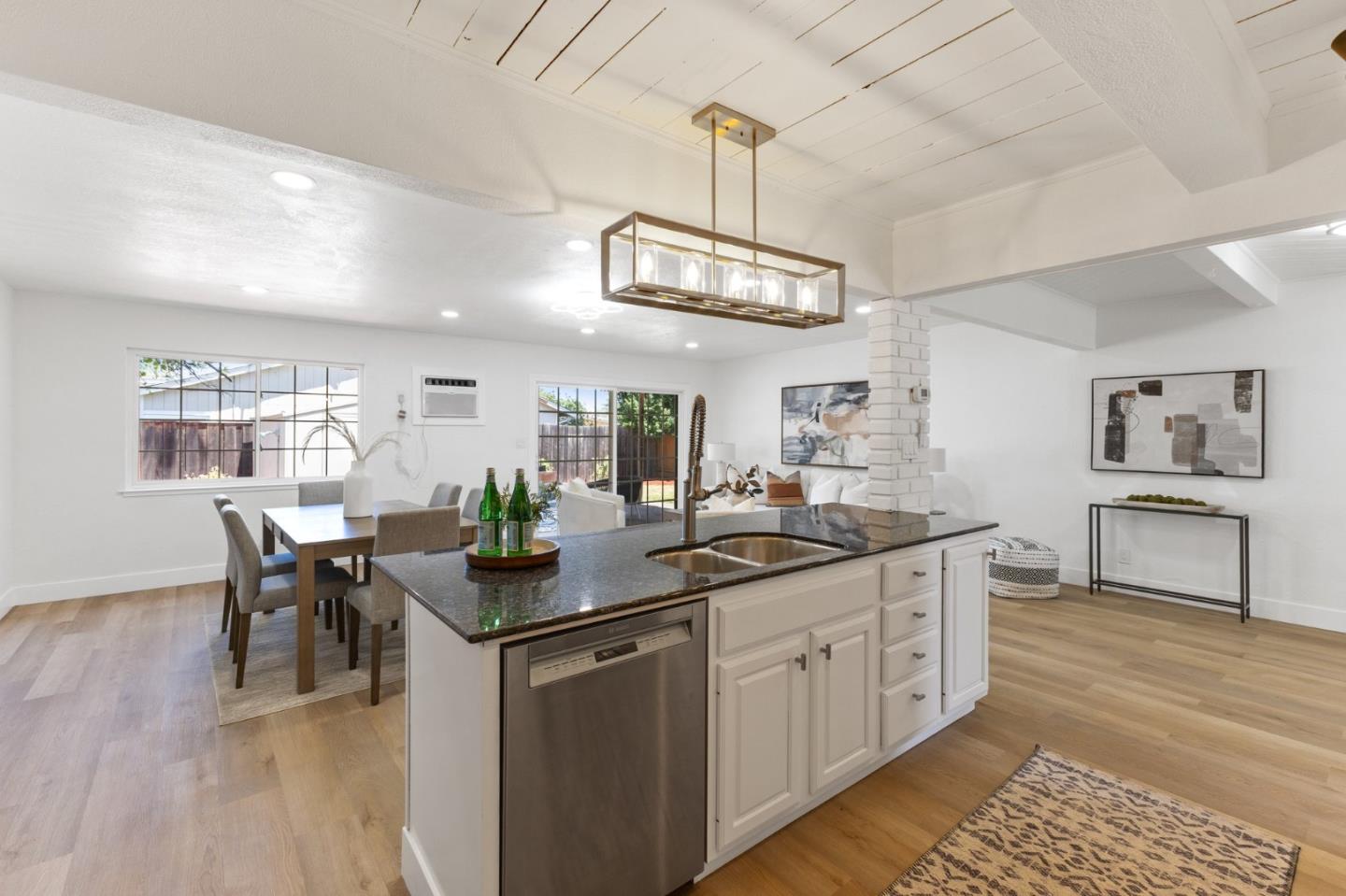 Detail Gallery Image 10 of 31 For 2057 Highland Dr, Concord,  CA 94520 - 3 Beds | 2 Baths