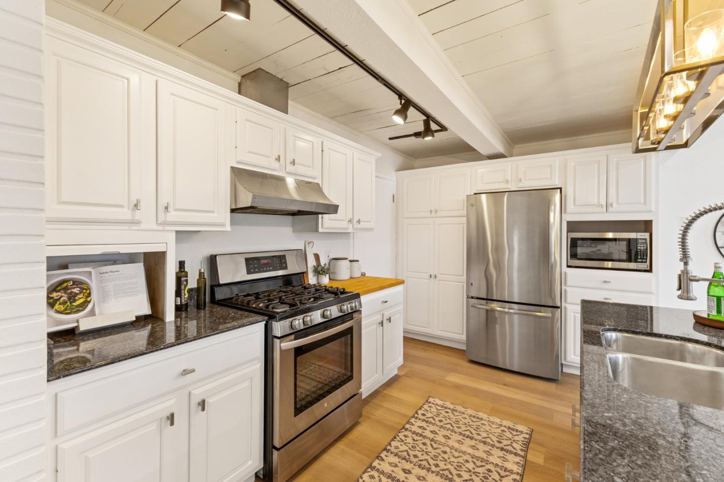 Detail Gallery Image 12 of 31 For 2057 Highland Dr, Concord,  CA 94520 - 3 Beds | 2 Baths