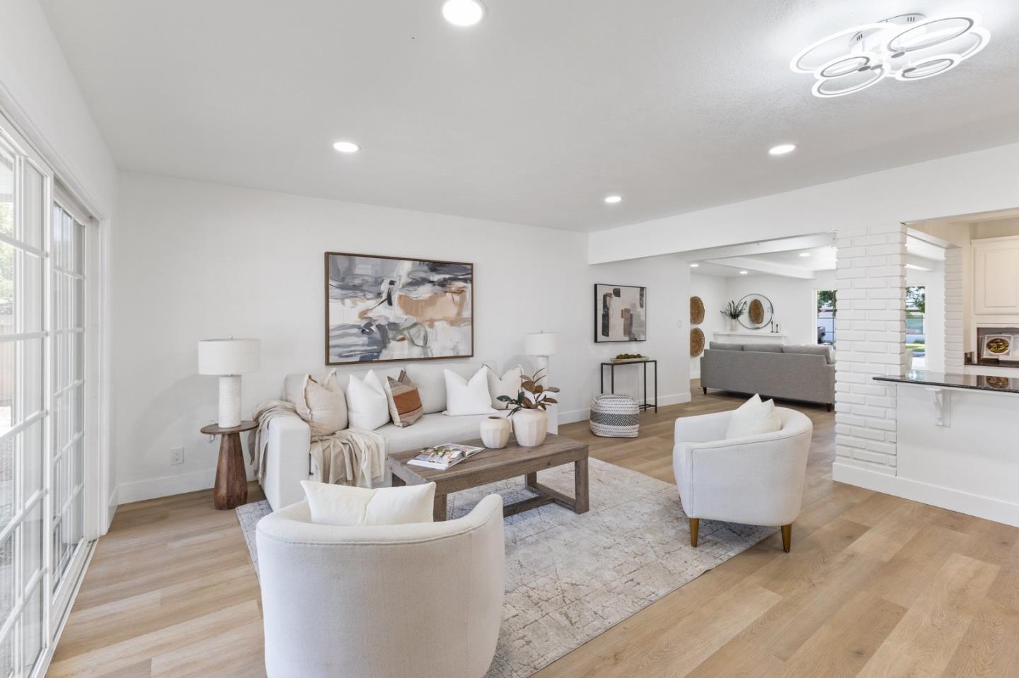 Detail Gallery Image 4 of 31 For 2057 Highland Dr, Concord,  CA 94520 - 3 Beds | 2 Baths