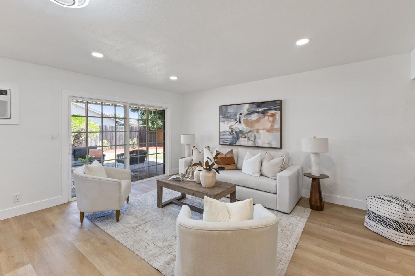 Detail Gallery Image 5 of 31 For 2057 Highland Dr, Concord,  CA 94520 - 3 Beds | 2 Baths
