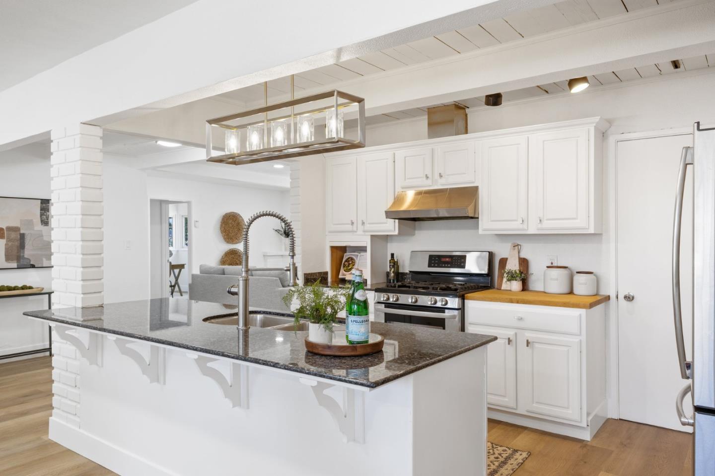 Detail Gallery Image 8 of 31 For 2057 Highland Dr, Concord,  CA 94520 - 3 Beds | 2 Baths