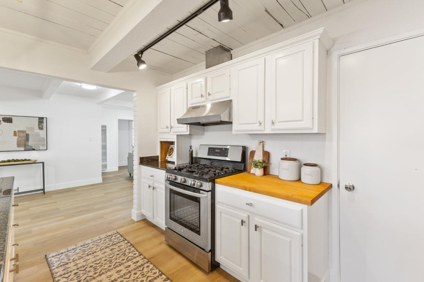 Detail Gallery Image 9 of 31 For 2057 Highland Dr, Concord,  CA 94520 - 3 Beds | 2 Baths