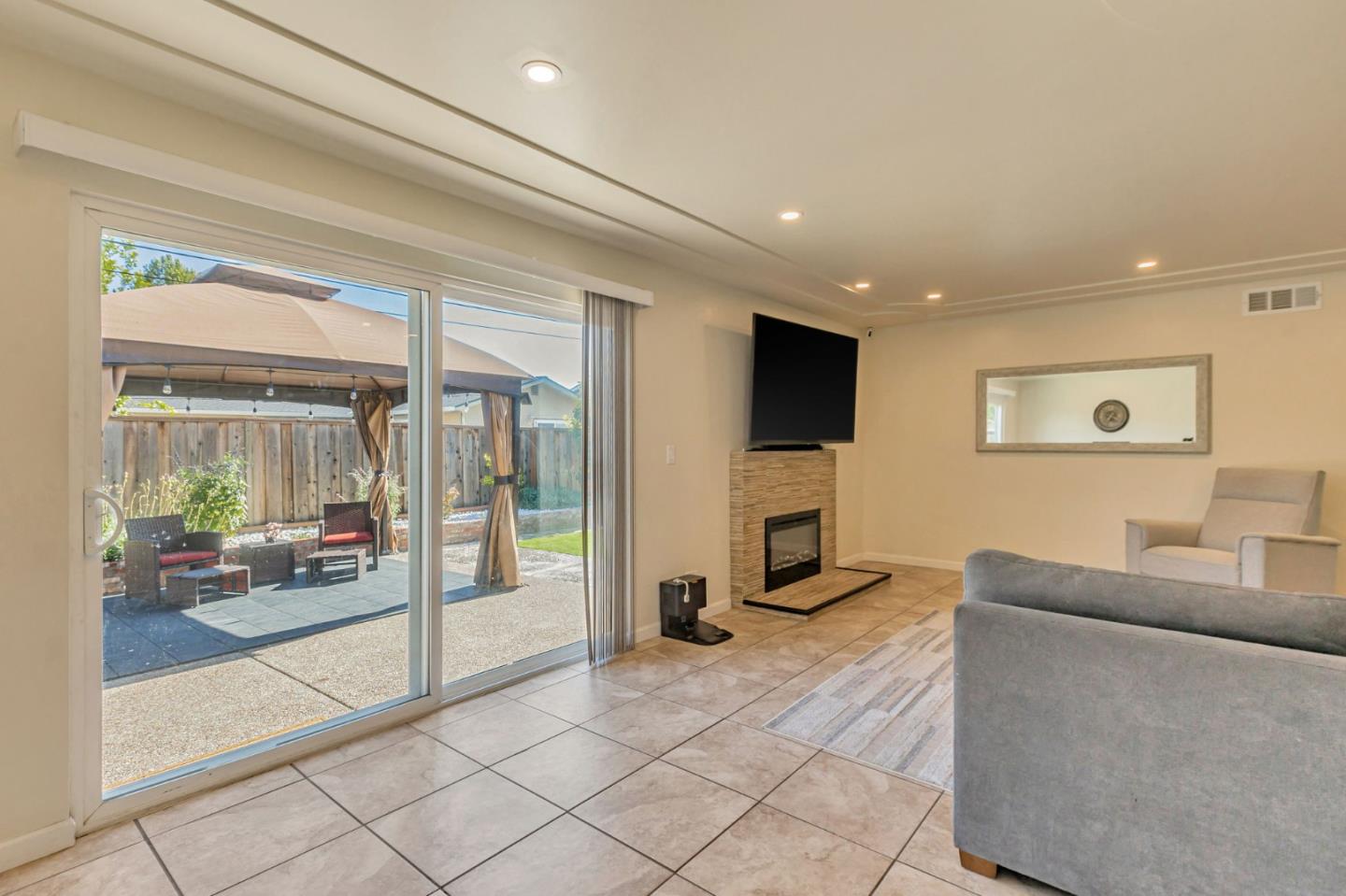 Detail Gallery Image 13 of 63 For 342 Swaps Dr, San Jose,  CA 95111 - 3 Beds | 2 Baths