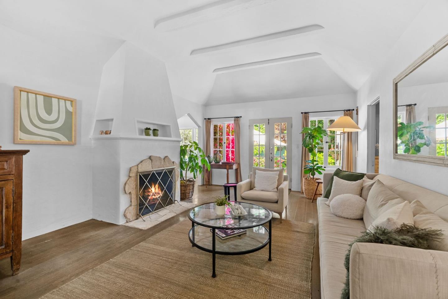Detail Gallery Image 2 of 10 For 2133 Carmelita Dr, San Carlos,  CA 94070 - 2 Beds | 1 Baths