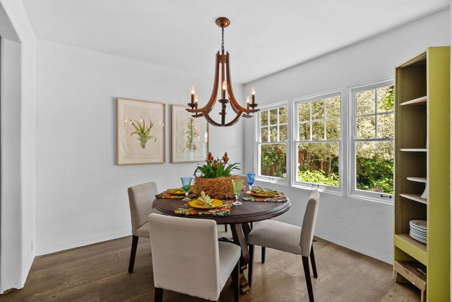 Detail Gallery Image 3 of 10 For 2133 Carmelita Dr, San Carlos,  CA 94070 - 2 Beds | 1 Baths