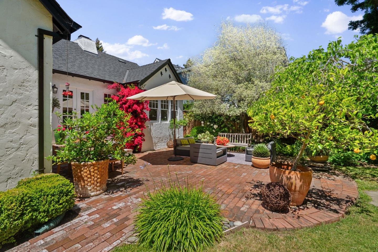 Detail Gallery Image 8 of 10 For 2133 Carmelita Dr, San Carlos,  CA 94070 - 2 Beds | 1 Baths