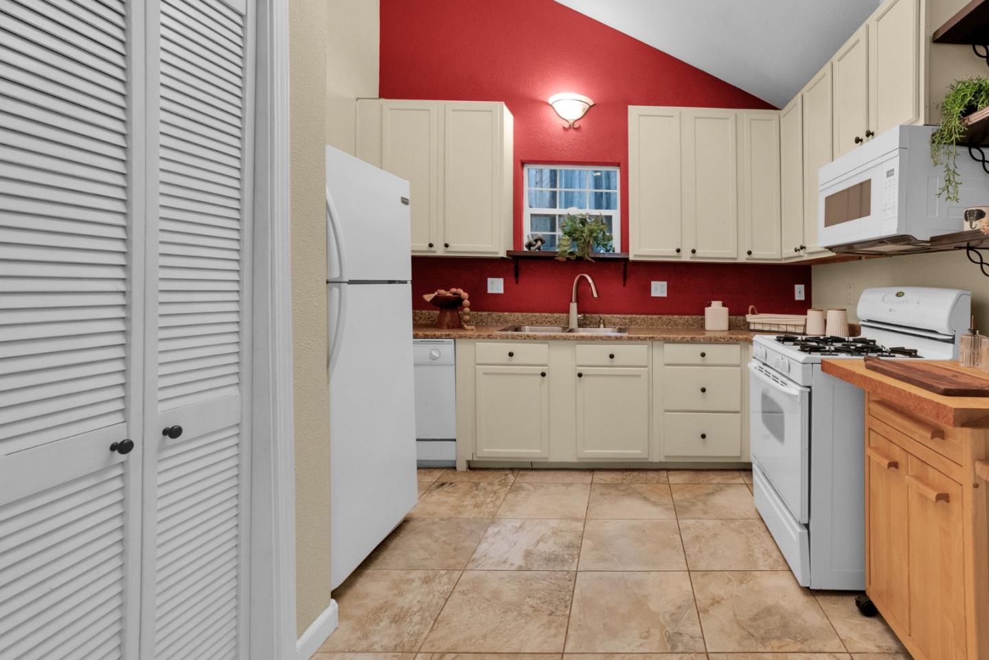 Detail Gallery Image 25 of 65 For 17981 Ogallala Warpath Rd, Los Gatos,  CA 95033 - 2 Beds | 2 Baths