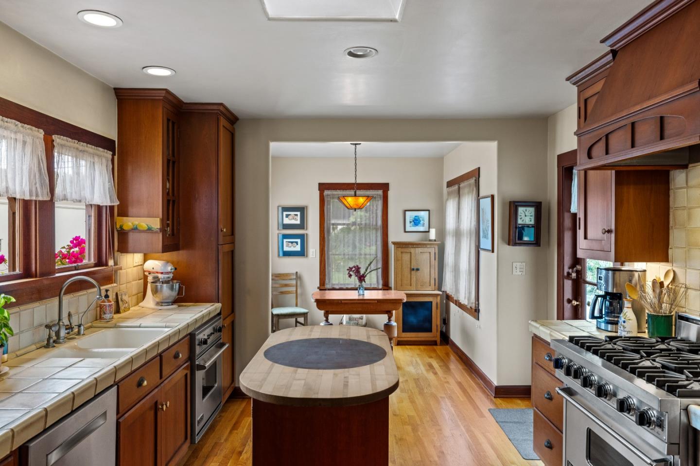 Detail Gallery Image 14 of 67 For 944 Bayview Ave, Pacific Grove,  CA 93950 - 3 Beds | 2 Baths