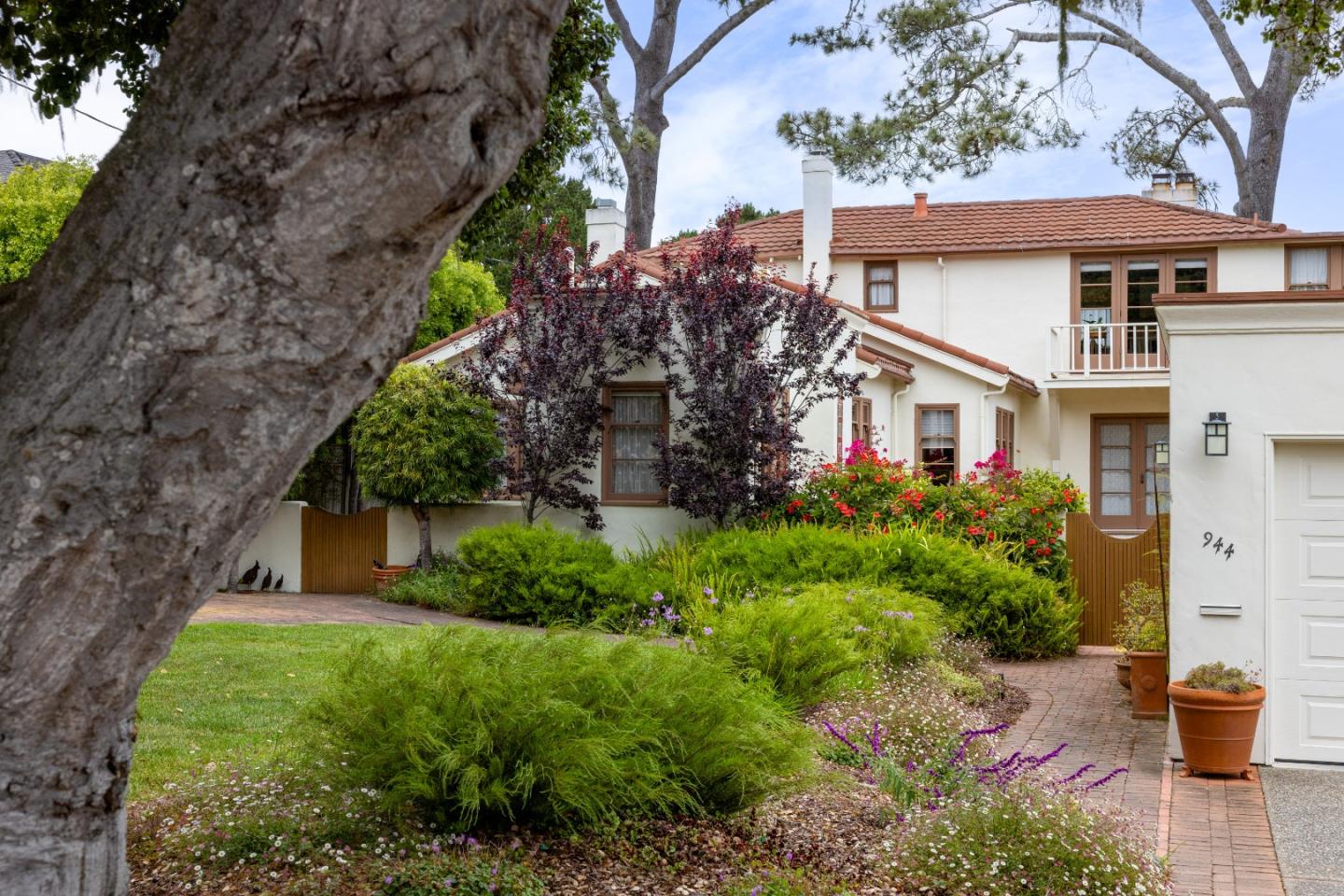 Detail Gallery Image 3 of 67 For 944 Bayview Ave, Pacific Grove,  CA 93950 - 3 Beds | 2 Baths