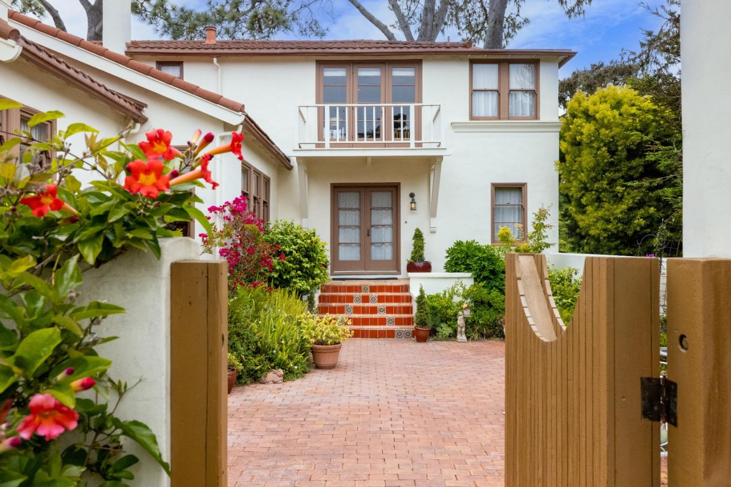 Detail Gallery Image 5 of 67 For 944 Bayview Ave, Pacific Grove,  CA 93950 - 3 Beds | 2 Baths