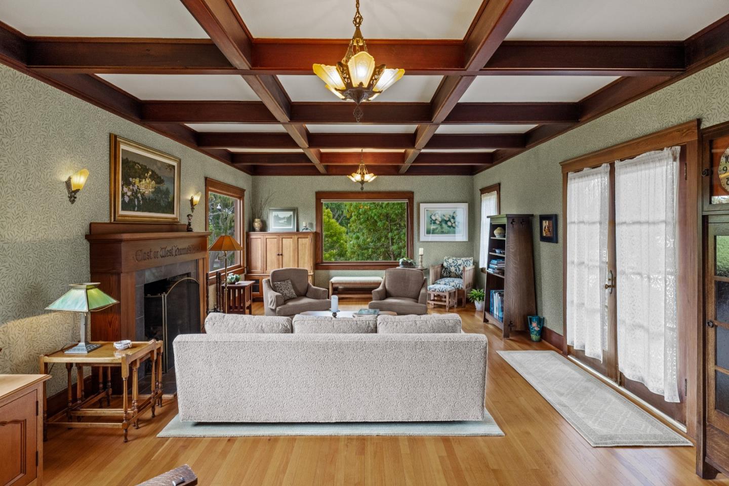 Detail Gallery Image 8 of 67 For 944 Bayview Ave, Pacific Grove,  CA 93950 - 3 Beds | 2 Baths