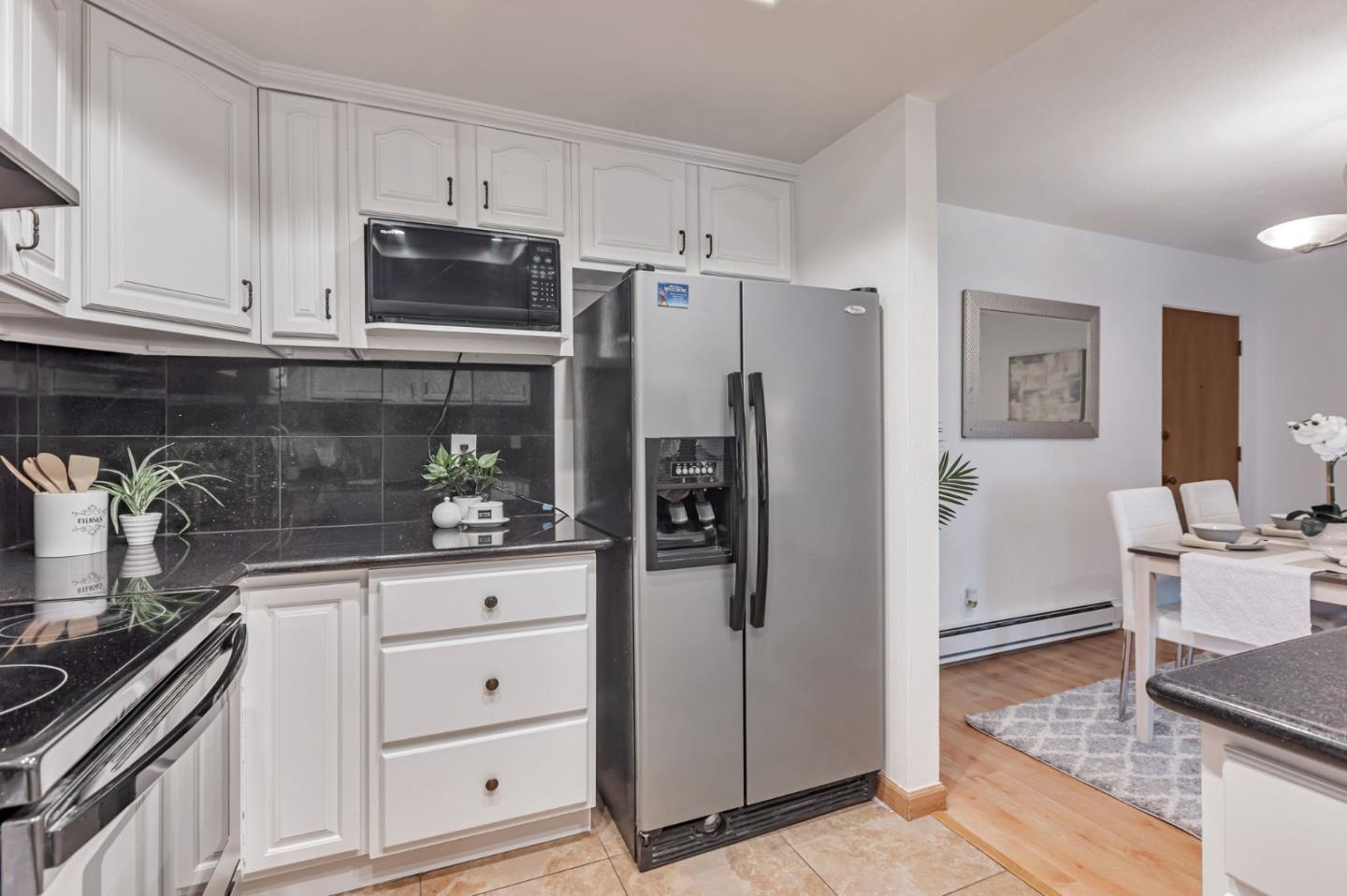 Detail Gallery Image 10 of 35 For 1031 Crestview Dr #316,  Mountain View,  CA 94040 - 2 Beds | 2 Baths
