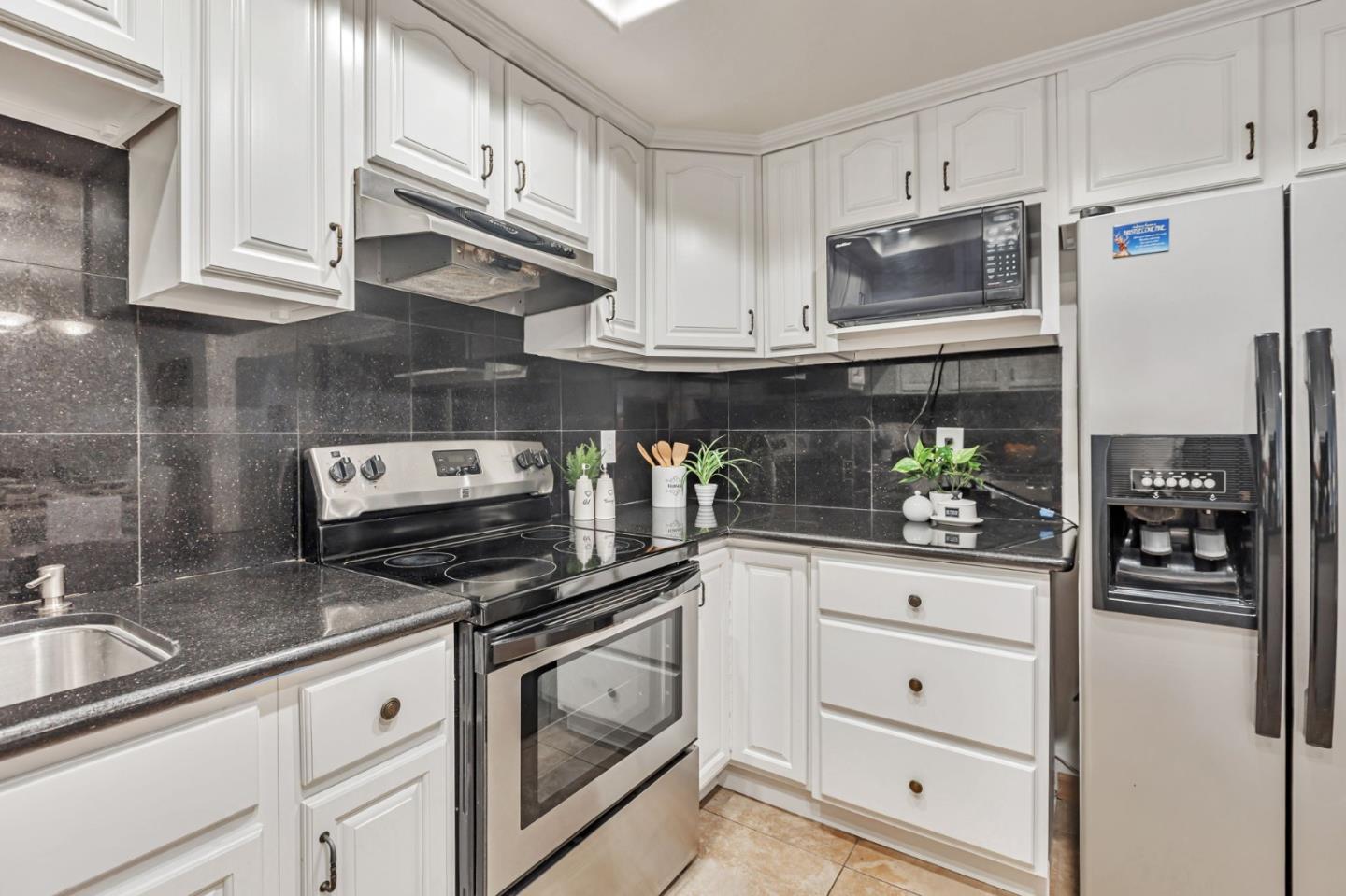Detail Gallery Image 11 of 35 For 1031 Crestview Dr #316,  Mountain View,  CA 94040 - 2 Beds | 2 Baths
