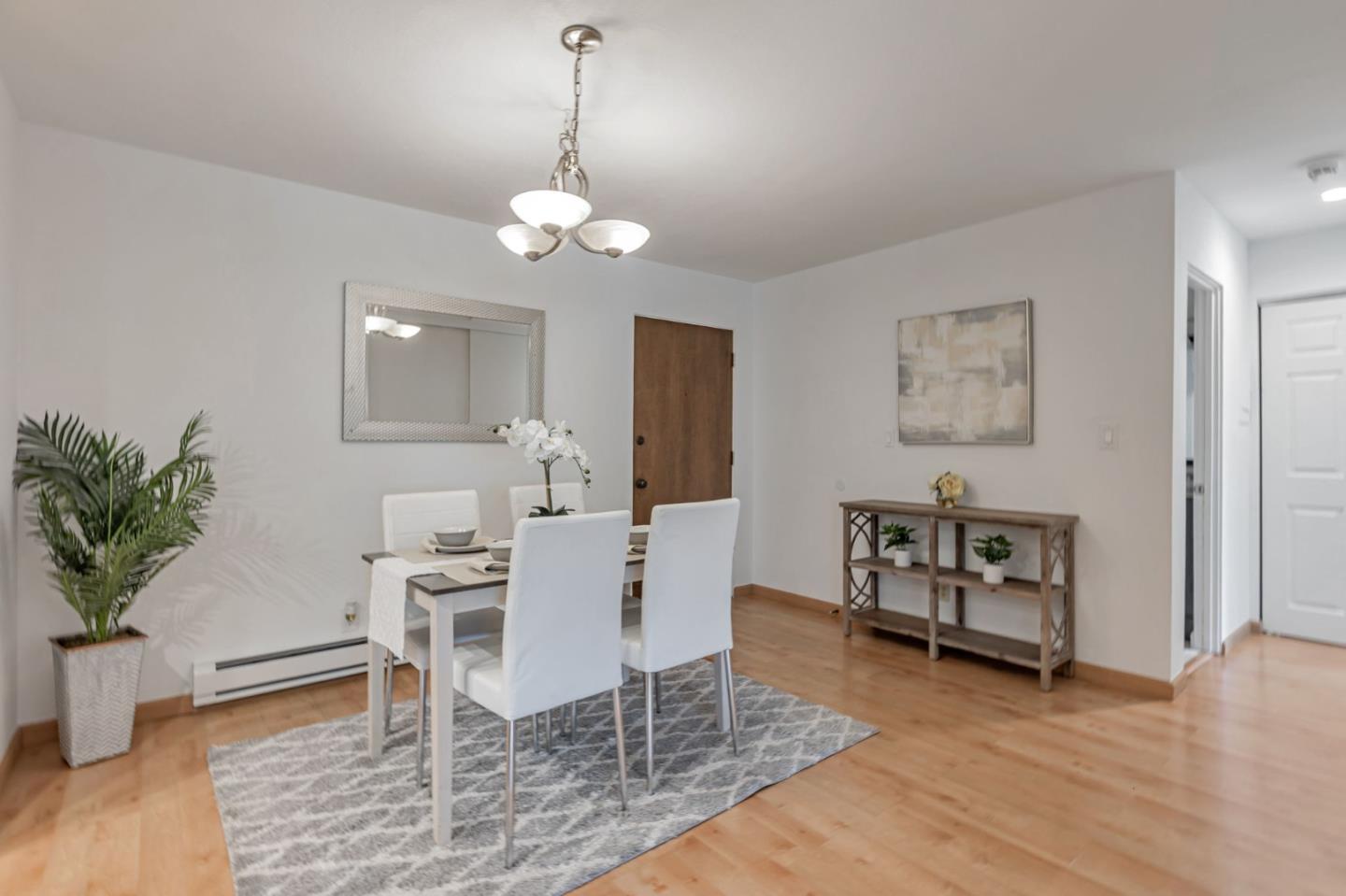 Detail Gallery Image 13 of 35 For 1031 Crestview Dr #316,  Mountain View,  CA 94040 - 2 Beds | 2 Baths