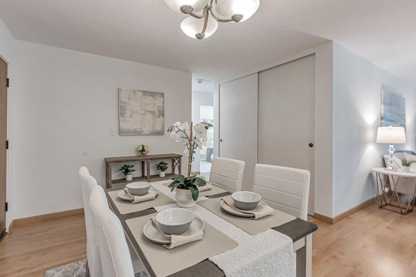 Detail Gallery Image 14 of 35 For 1031 Crestview Dr #316,  Mountain View,  CA 94040 - 2 Beds | 2 Baths