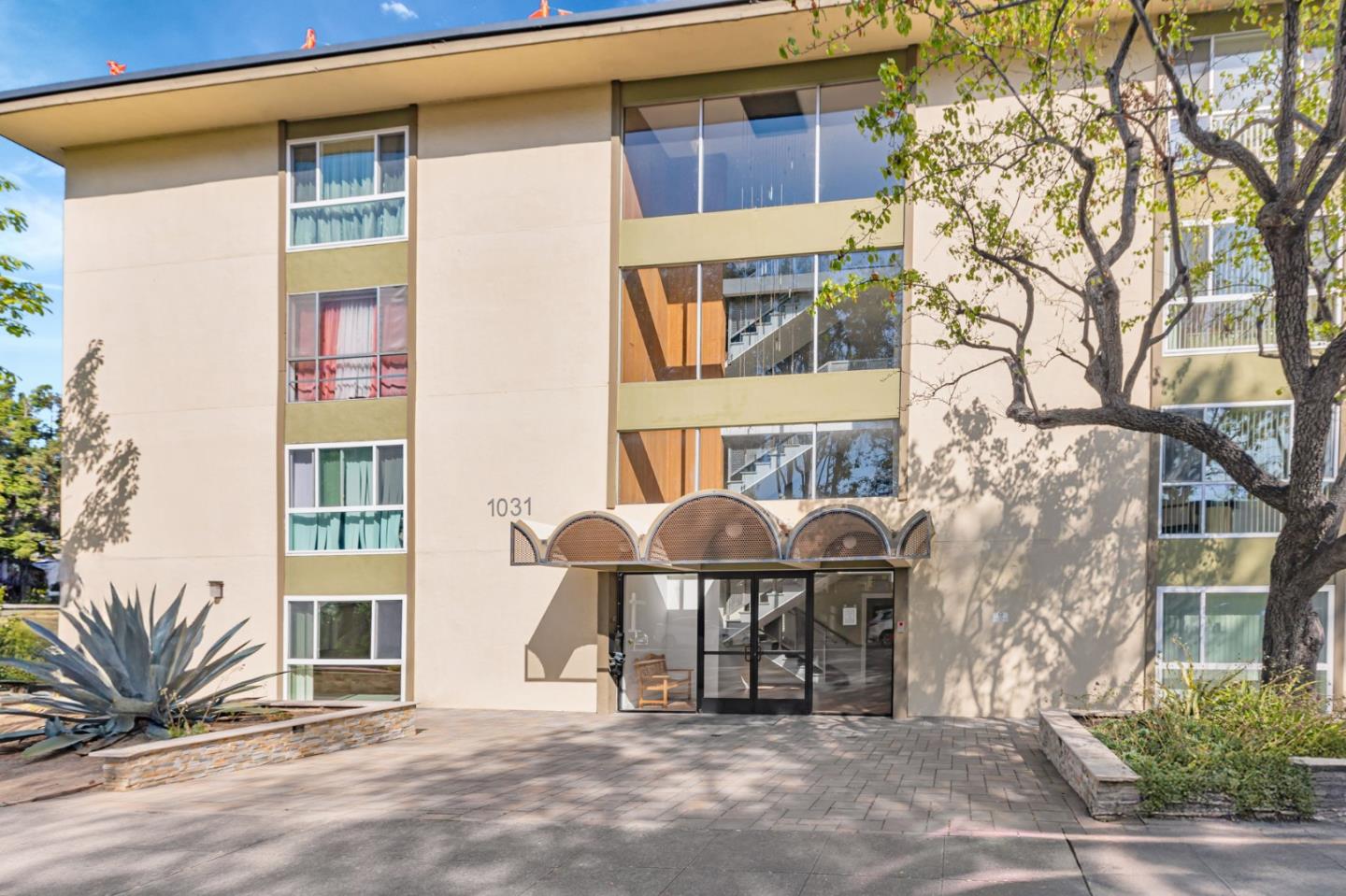 Detail Gallery Image 3 of 35 For 1031 Crestview Dr #316,  Mountain View,  CA 94040 - 2 Beds | 2 Baths