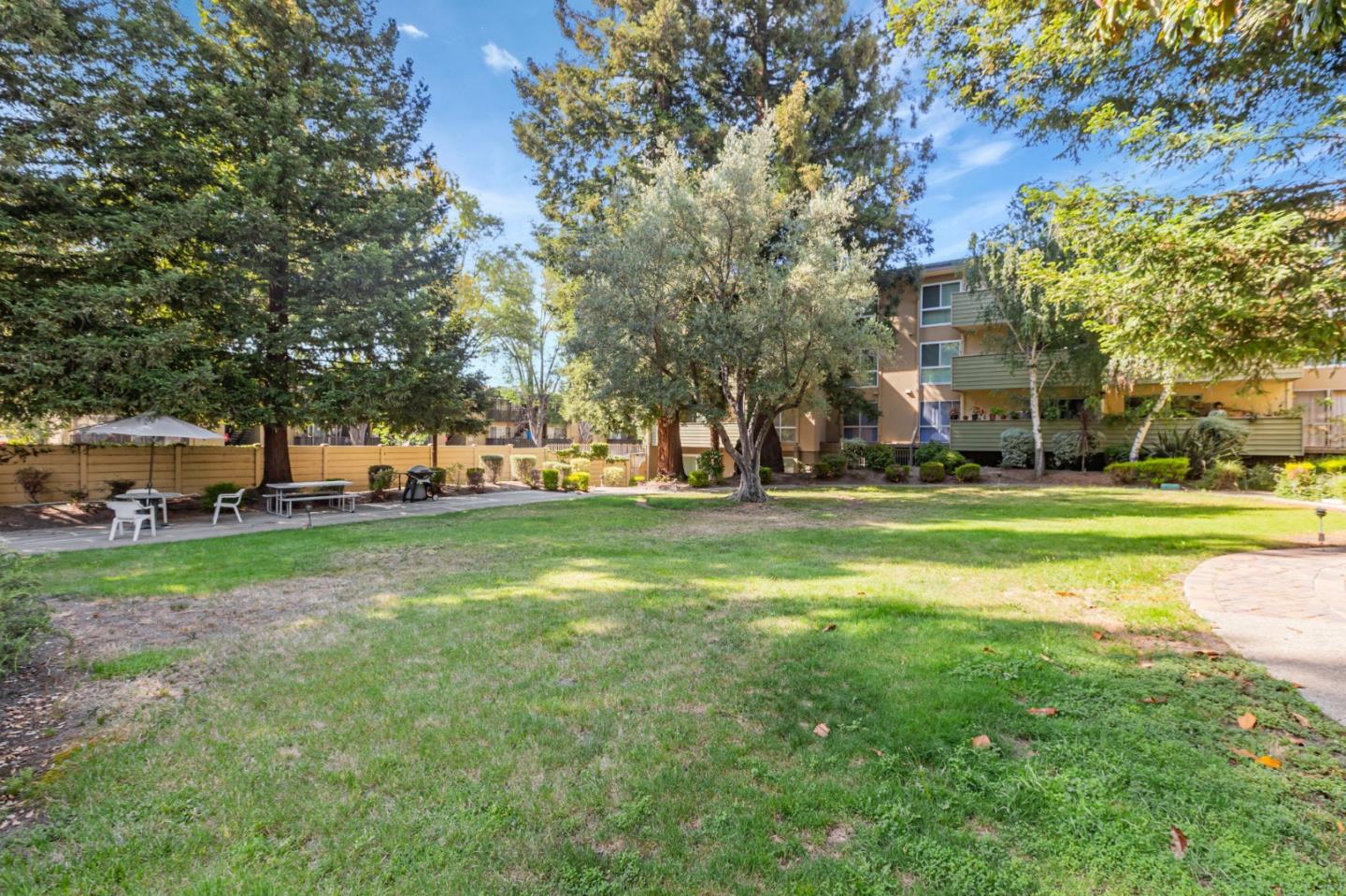 Detail Gallery Image 31 of 35 For 1031 Crestview Dr #316,  Mountain View,  CA 94040 - 2 Beds | 2 Baths