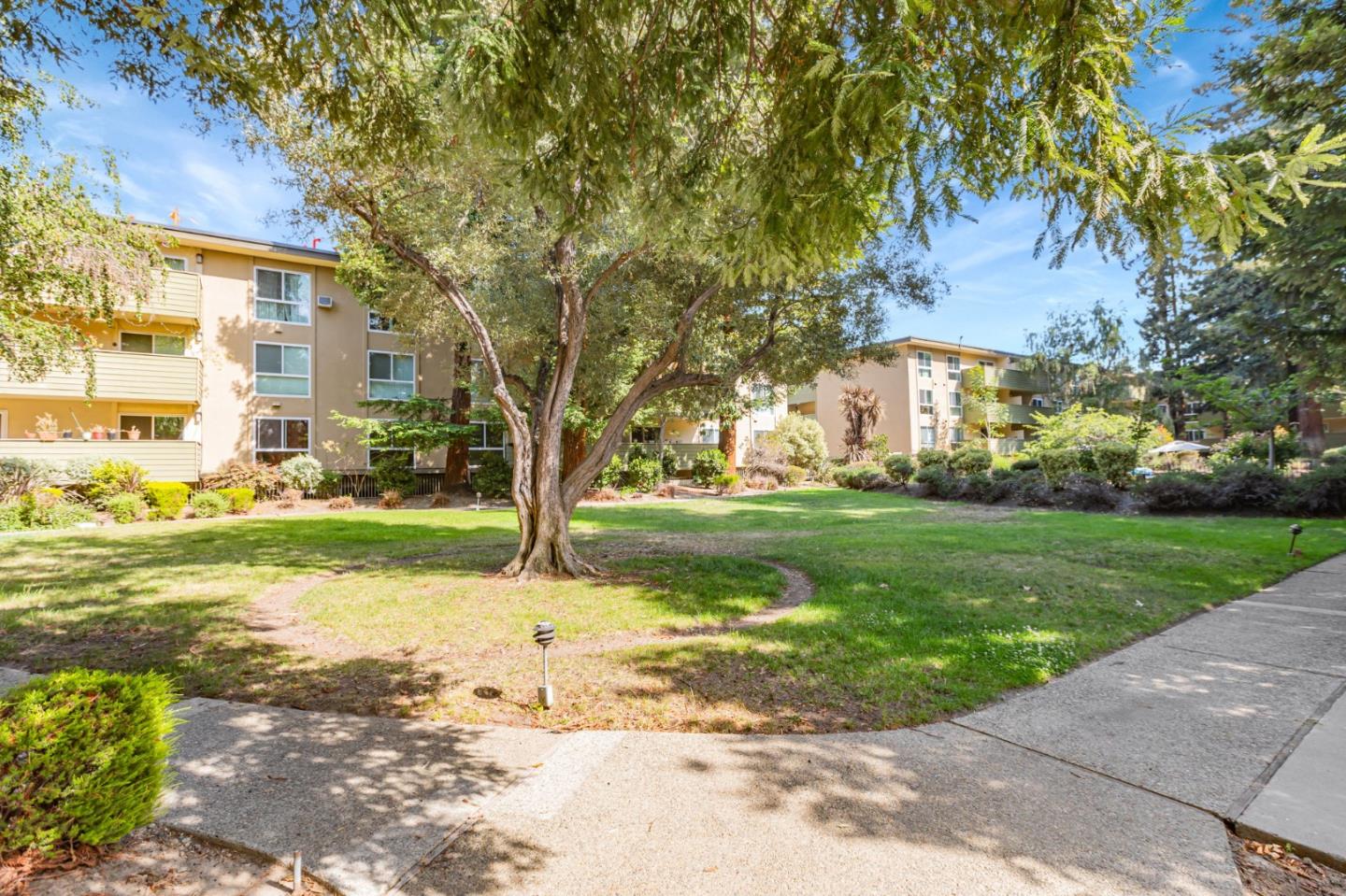 Detail Gallery Image 32 of 35 For 1031 Crestview Dr #316,  Mountain View,  CA 94040 - 2 Beds | 2 Baths