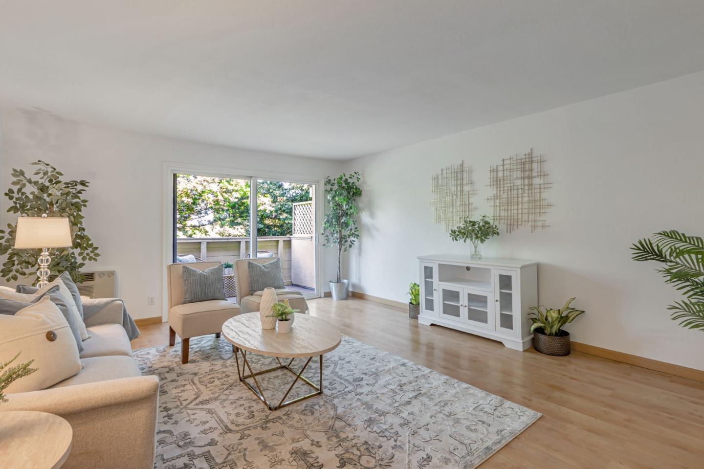 Detail Gallery Image 4 of 35 For 1031 Crestview Dr #316,  Mountain View,  CA 94040 - 2 Beds | 2 Baths