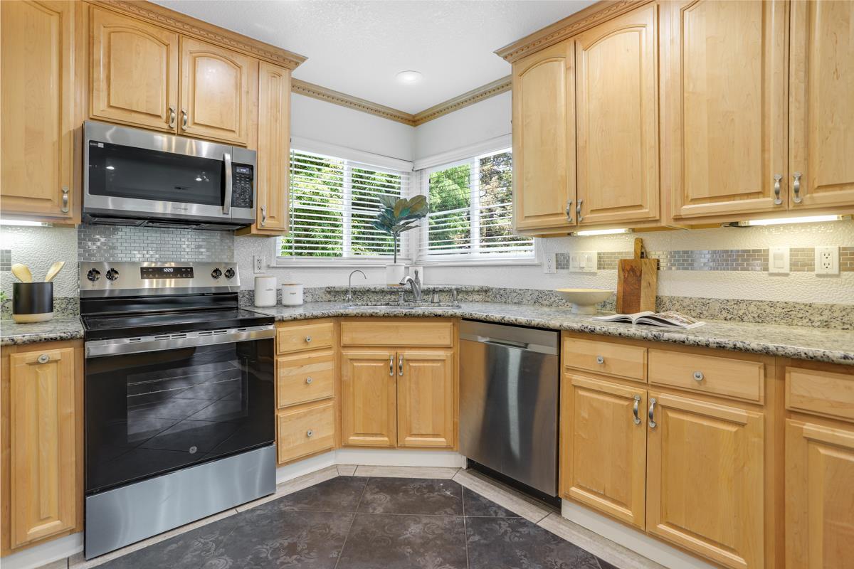 Detail Gallery Image 13 of 33 For 1658 Parkview Green Cir, San Jose,  CA 95131 - 2 Beds | 2 Baths