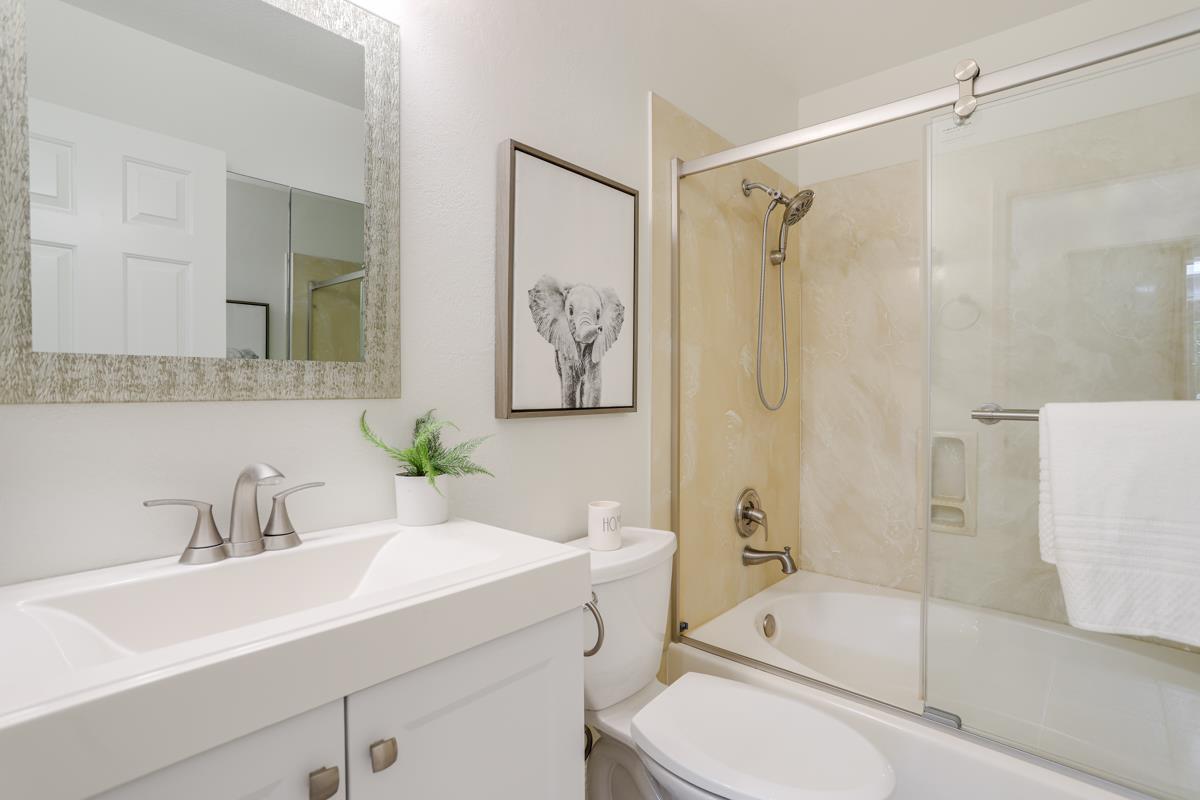 Detail Gallery Image 15 of 33 For 1658 Parkview Green Cir, San Jose,  CA 95131 - 2 Beds | 2 Baths