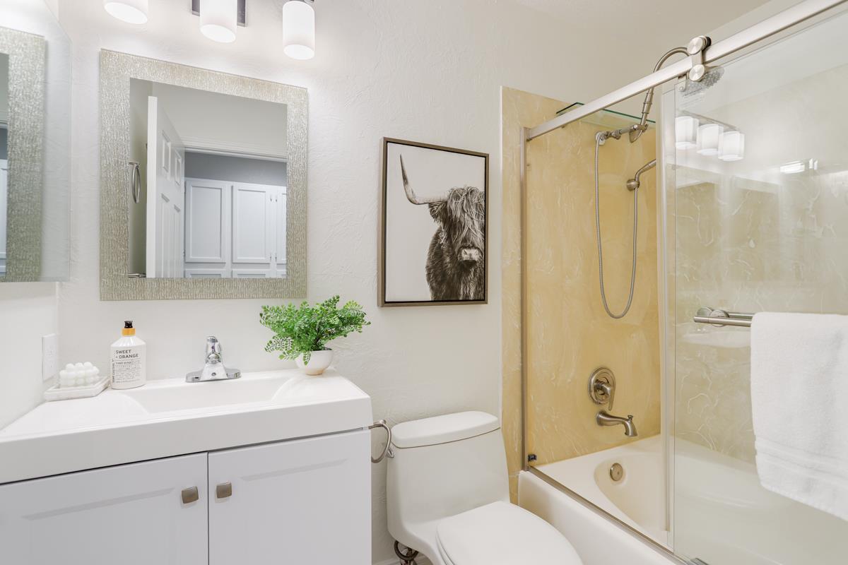 Detail Gallery Image 16 of 33 For 1658 Parkview Green Cir, San Jose,  CA 95131 - 2 Beds | 2 Baths