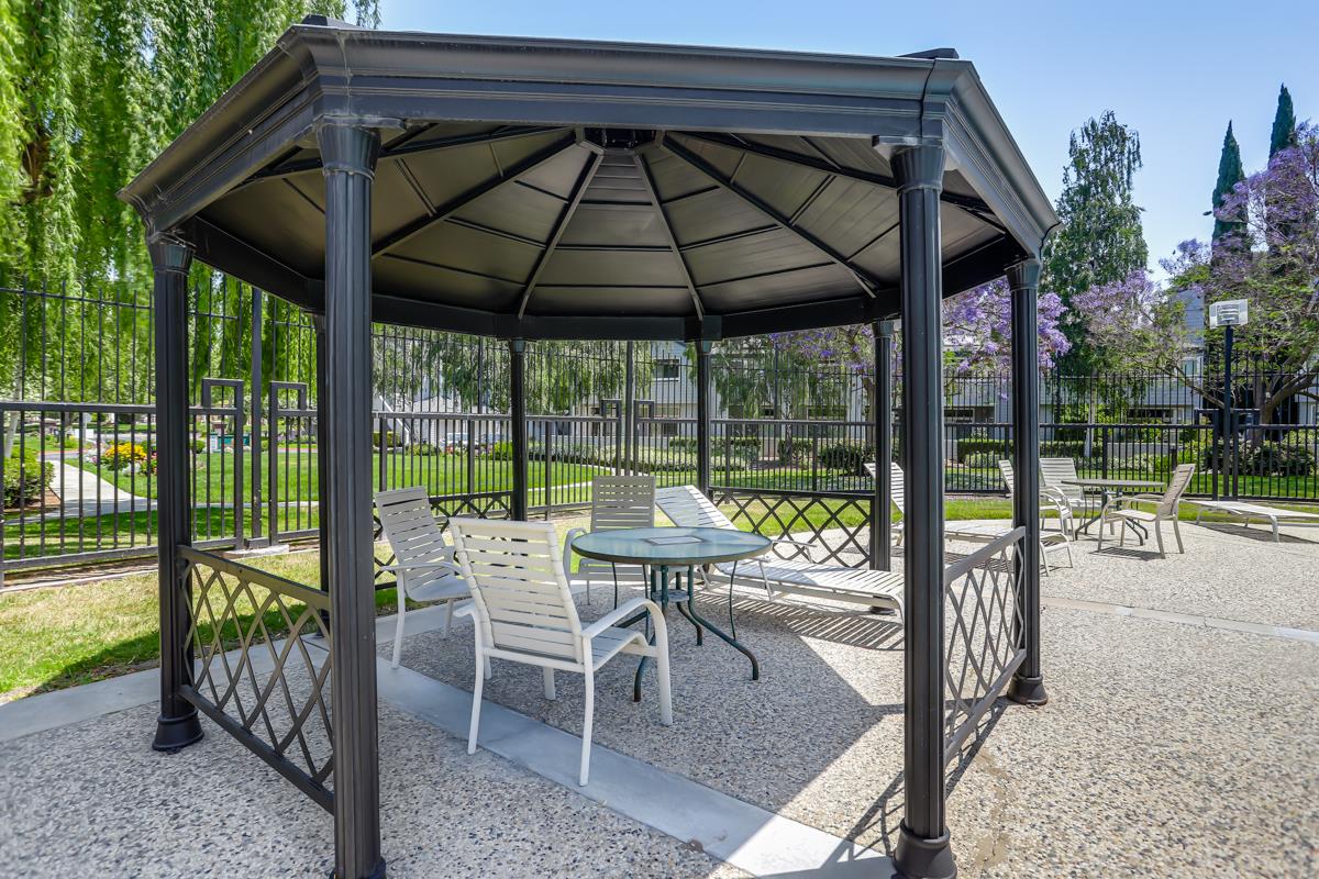 Detail Gallery Image 24 of 33 For 1658 Parkview Green Cir, San Jose,  CA 95131 - 2 Beds | 2 Baths