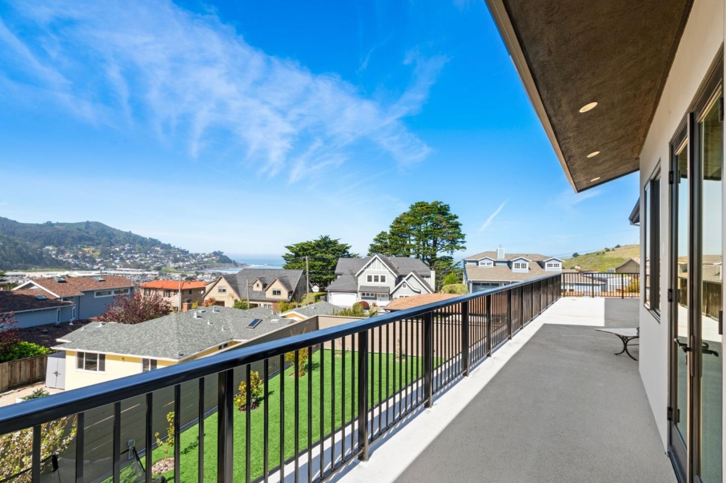 Detail Gallery Image 15 of 54 For 1016 Escalero Ave, Pacifica,  CA 94044 - 4 Beds | 5 Baths