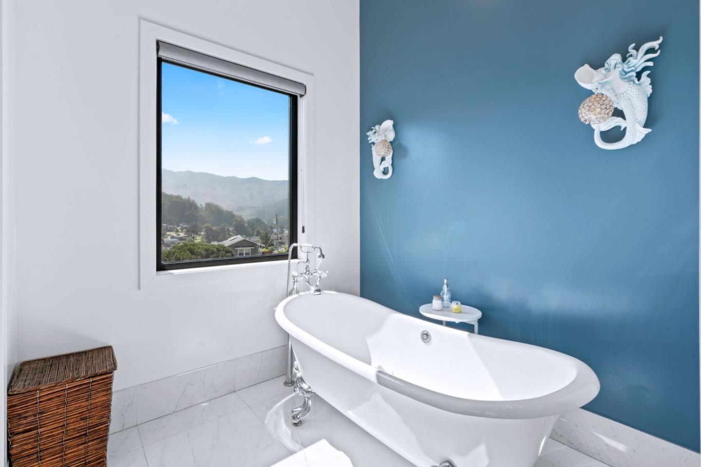 Detail Gallery Image 19 of 54 For 1016 Escalero Ave, Pacifica,  CA 94044 - 4 Beds | 5 Baths