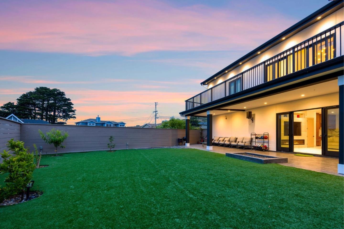 Detail Gallery Image 3 of 54 For 1016 Escalero Ave, Pacifica,  CA 94044 - 4 Beds | 5 Baths