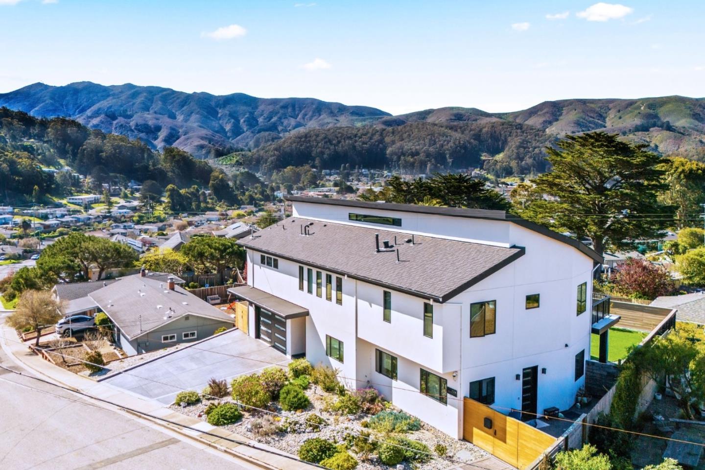 Detail Gallery Image 31 of 54 For 1016 Escalero Ave, Pacifica,  CA 94044 - 4 Beds | 5 Baths
