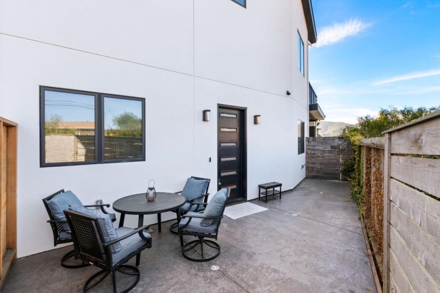 Detail Gallery Image 33 of 54 For 1016 Escalero Ave, Pacifica,  CA 94044 - 4 Beds | 5 Baths