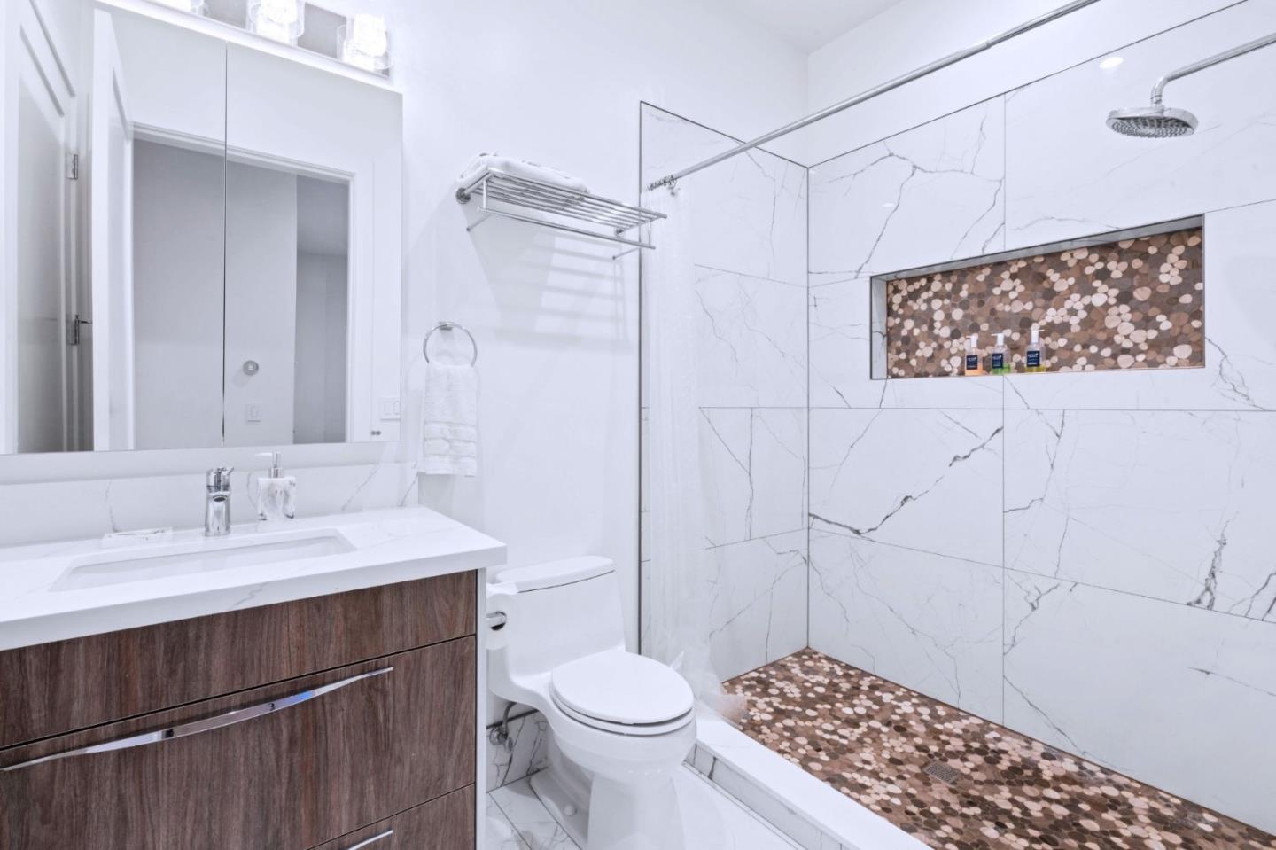 Detail Gallery Image 37 of 54 For 1016 Escalero Ave, Pacifica,  CA 94044 - 4 Beds | 5 Baths